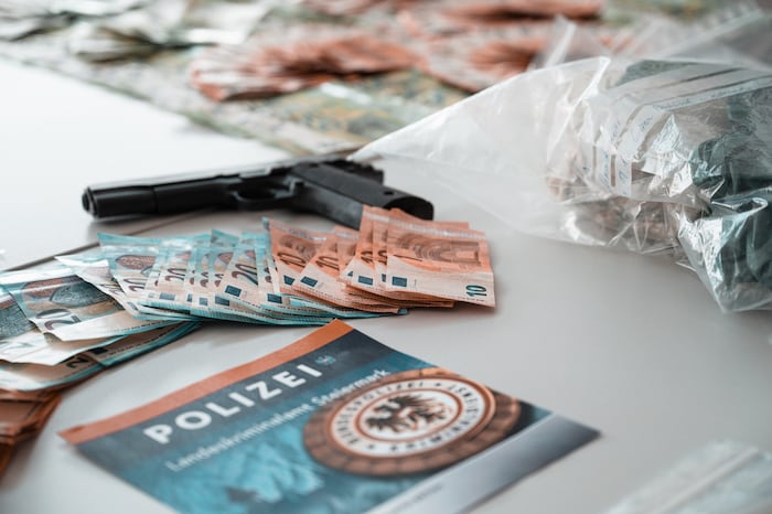 Drogen, Waffen, Geld – das wurde im untengenannten Fall sichergestellt