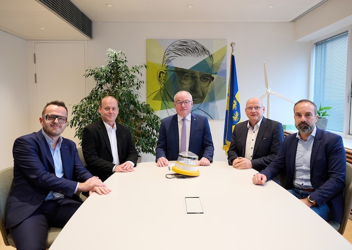Landesvize Stephan Pernkopf mit den Chefs der heimischen Windkraftbetreiber