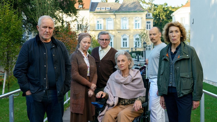 Johannes Silberschneider (Mitte) im Österreich-Tatort mit Harald Krassnitzer (li.) und Adele ...