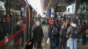 Berufspendler haben es per se schon nicht leicht – die adaptierten Fahrpläne dürften dem einen ...