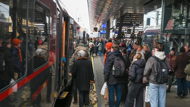Aufgrund der Koralmbahn wurden die Öffi-Fahrpläne in Kärnten angepasst – viele Schüler würden ...