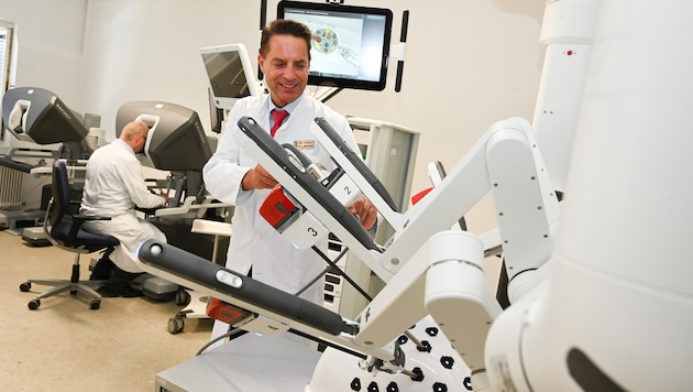 Auch Chirurgie-Primarius Reinhard Mittermair und sein Team nutzen erfolgreich den ...
