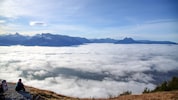 Blick vom Gaisberg auf Salzburg im Nebel.