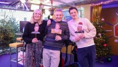 Ritschl, Knoll und Hansa (v.li) sind bereit für 120 Stunden moderieren, Geschichten erzählen und ...