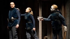 Tareq Nazmi als Rocco und Malin Byström als Leonore – mit Puppe.