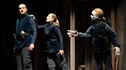 Tareq Nazmi als Rocco und Malin Byström als Leonore – mit Puppe.