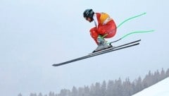 Max Franz hebt wieder in Gröden ab.