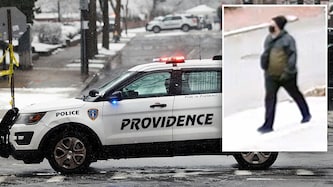 Das FBI hat neue Videos und Fotos vom Verdächtigen veröffentlicht und bietet rund 43.000 Euro ...