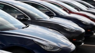 Die Debatte um den Namen und die Vermarktung des „Autopilot“-Systems und vor allem der ...