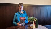 Jungautor Samuel Grimm (19) präsentierte stolz sein neuestes Werk „Tatort Osttirol“.