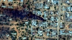 Rauch über Al-Fashir Ende Oktober, als die Stadt nach langer Belagerung erobert wurde. Forscher ...