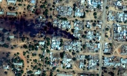 Rauch über Al-Fashir Ende Oktober, als die Stadt nach langer Belagerung erobert wurde. Forscher ...