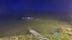 Das Auto versank fast vollständig.