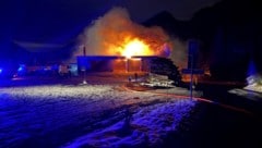 Das Heizkraftwerk stand in Flammen. 