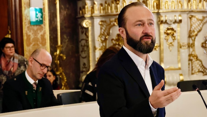 Max Lercher rechnet mit der Landesregierung ab.