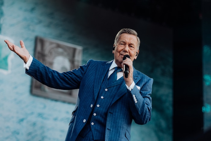 Roland Kaiser wird seine besten Hits geben.