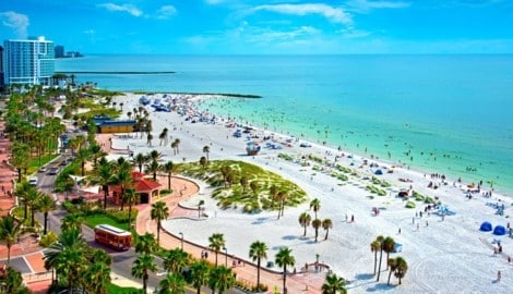 Weißer Sand und türkisblaues Meer am berühmten Clearwater Beach.