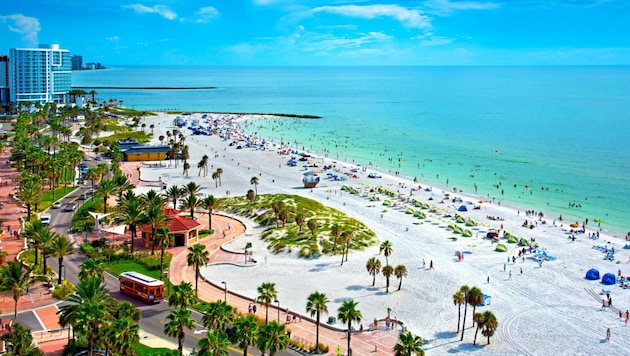 Weißer Sand und türkisblaues Meer am berühmten Clearwater Beach.