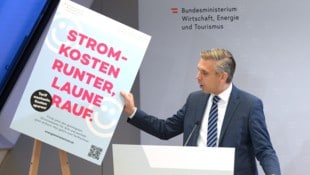 Minister Hattmannsdorfer erklärt das komplizierte, neue Regelwerk.