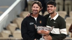 Carlos Alcaraz (l.) und Juan Carlos Ferrero (r.)