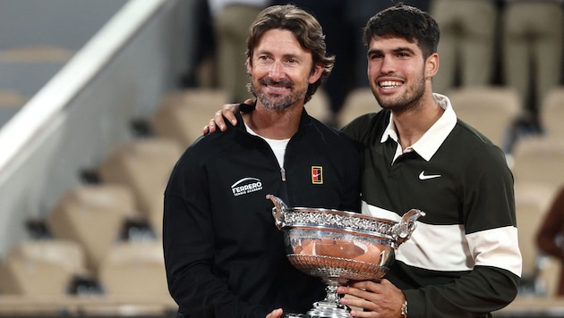 Carlos Alcaraz (l.) und Juan Carlos Ferrero (r.)