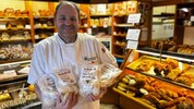 Christoph Pietschnigg (41) betreibt seit 2004 die gleichnamige Bäckerei in der Künstlerstadt ...