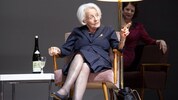 Die große Lore Stefanek (li.) spielt Goebbels-Sekretärin Brunhilde Pomsel.  Premiere ist am ...