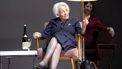 Die große Lore Stefanek (li.) spielt Goebbels-Sekretärin Brunhilde Pomsel.  Premiere ist am ...