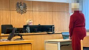 Die adrette Seniorin wollte sich vor der Richterin nicht hinsetzen.