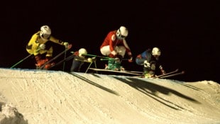 Leonie Lussnig (M.) zeigte beim Comeback in Storklinten gleich mächtig aufö.