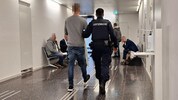 Der Angeklagte am Landesgericht Eisenstadt auf dem Weg zum Schuldspruch.