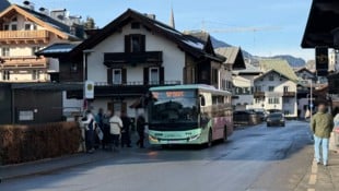 Bei der Bushaltestelle in der Hammerschmiedstraße hat sich der Vorfall ereignet.
