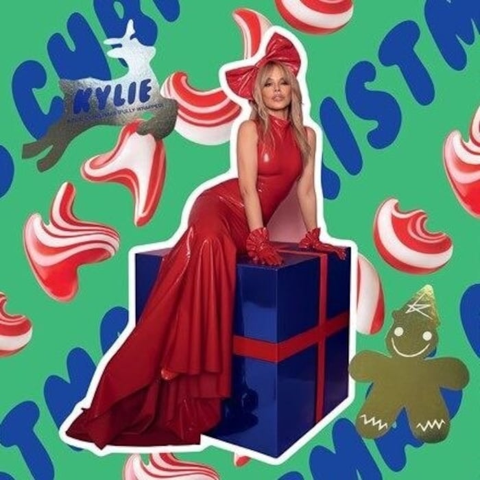 Drei neue Highlights erweitern das Weihnachtsspektakel der 1,50 Meter großen Blondine.