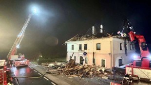 103 Einsatzkräfte rückten aus, um den Brand zu löschen. 