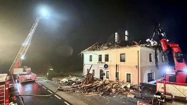 103 Einsatzkräfte rückten aus, um den Brand zu löschen.