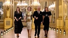 Gold, Glitzer &amp; Sterne! Kronprinzessin Elisabeth (r.) strahlt an der Seite von König ...