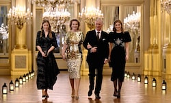 Gold, Glitzer &amp; Sterne! Kronprinzessin Elisabeth (r.) strahlt an der Seite von König ...
