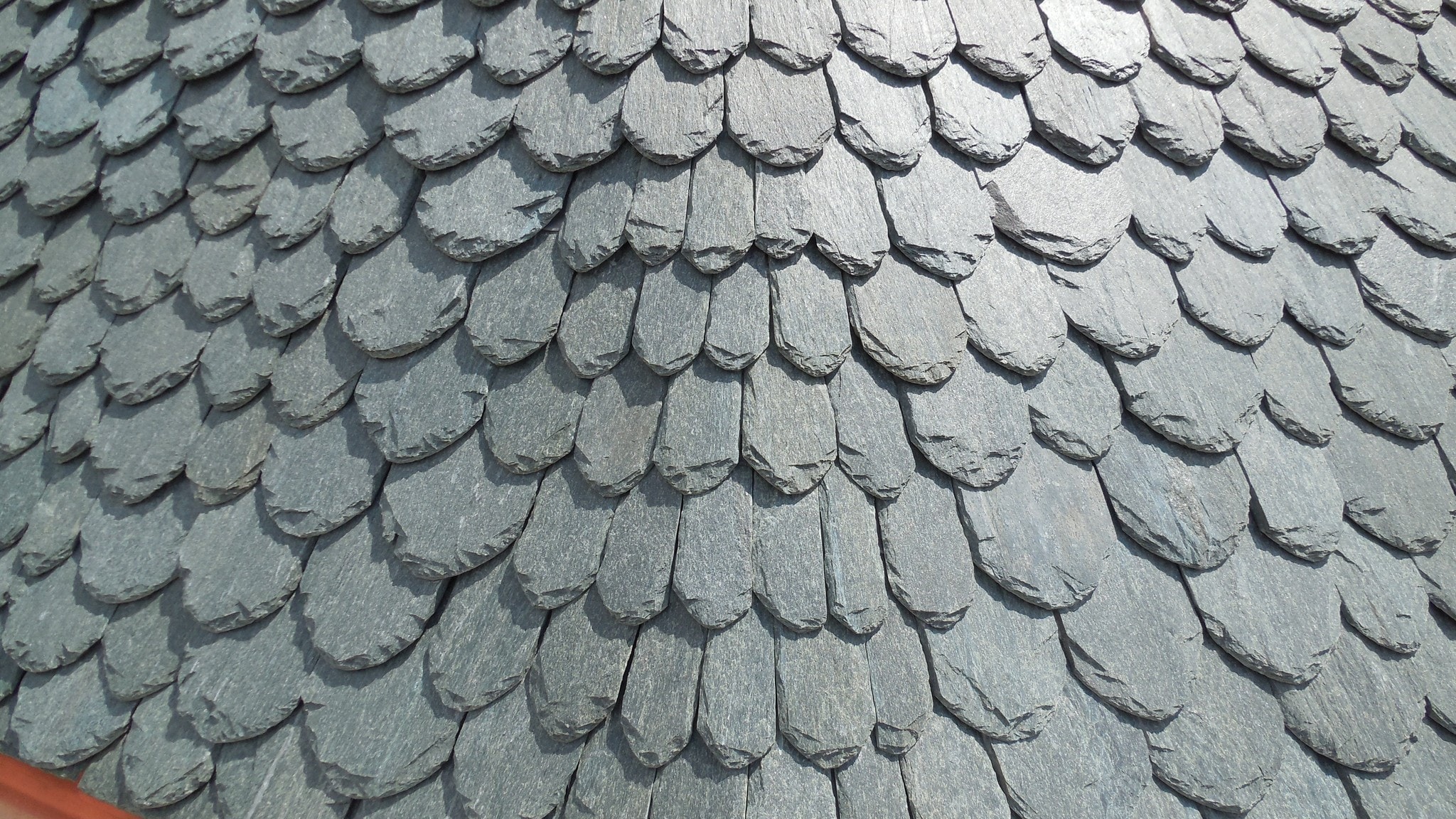 Das Dach der Martins-Pfarrkirche in Diex wurde 2015 neu mit Steinplattln gedeckt.