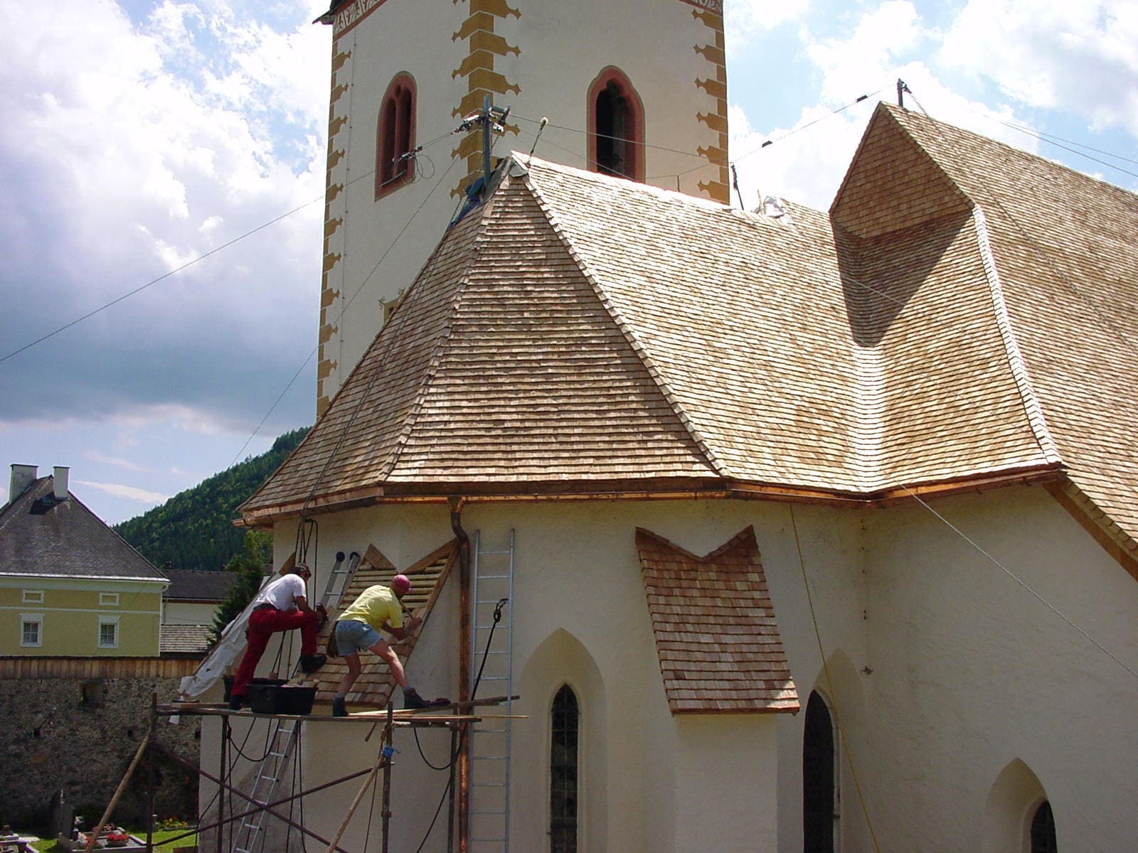 Die Margaretha-Kirche in Glödnitz hat vor 25 Jahren neue Lärchenschindeln bekommen.