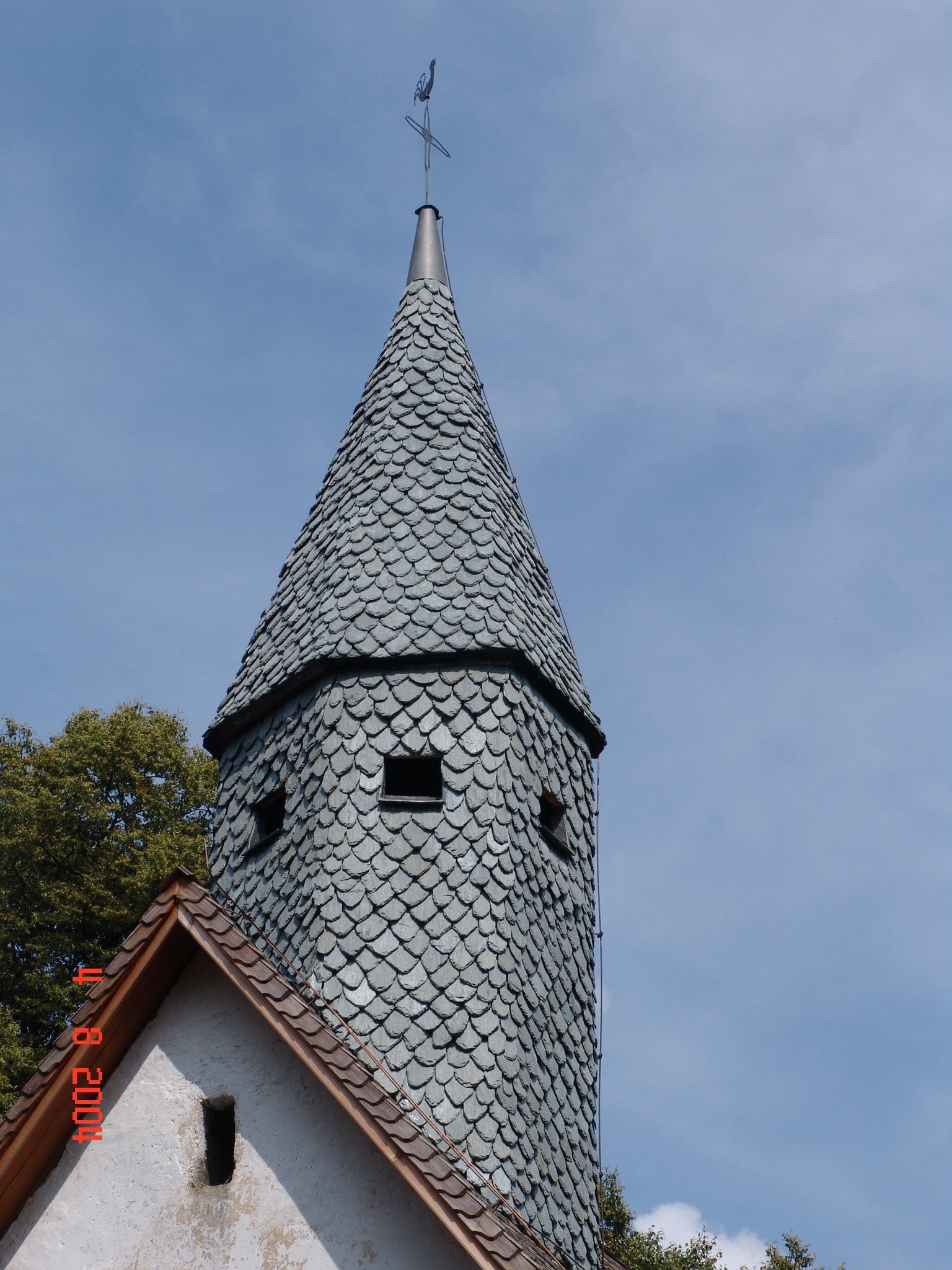 Steinplattln auch an der Fassade des Dachreiters der Filialkirche zum heiligen Cyriacus in ...