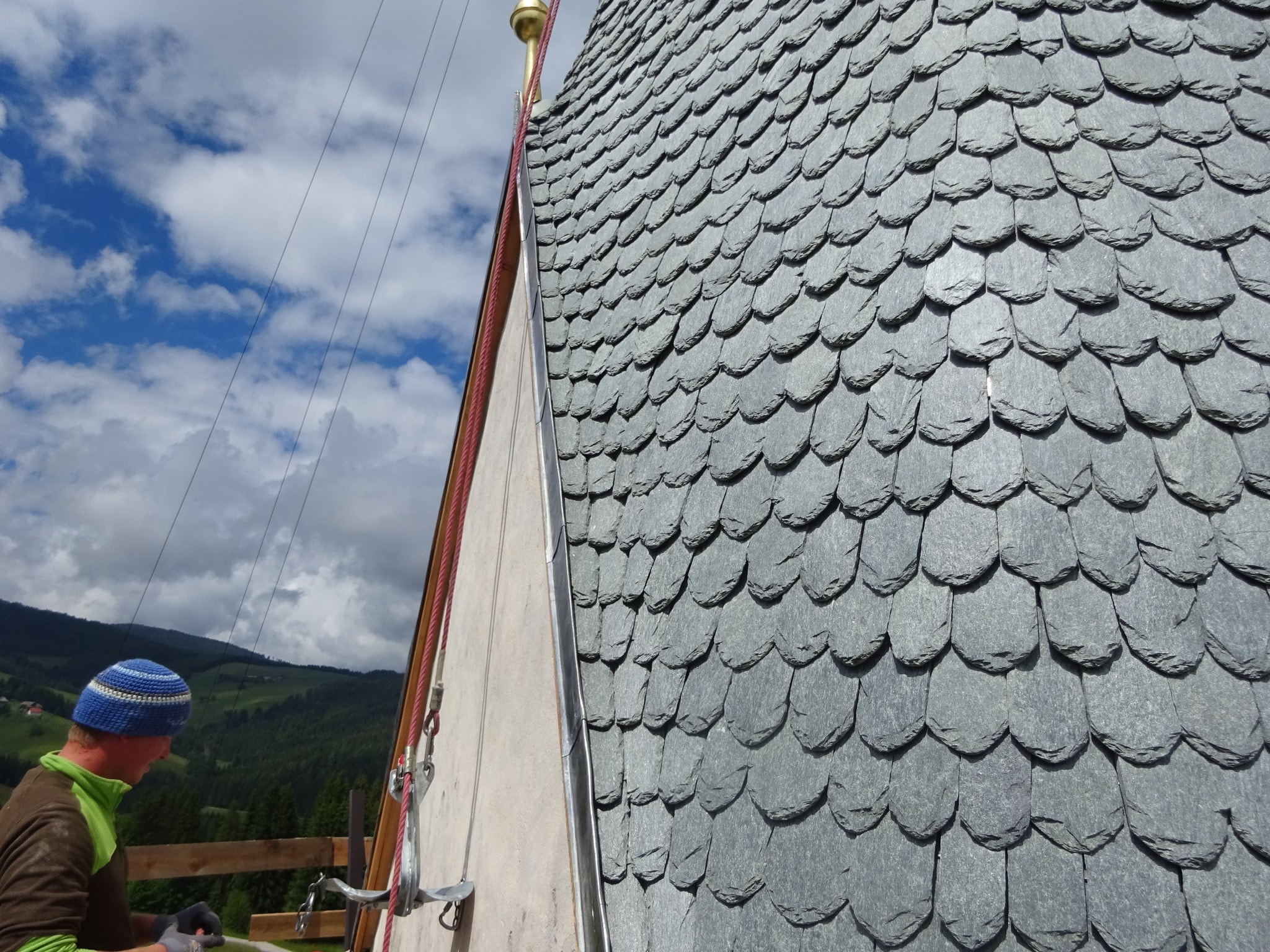Arbeiten am Dach der Filialkirche in Klein St. Veit.