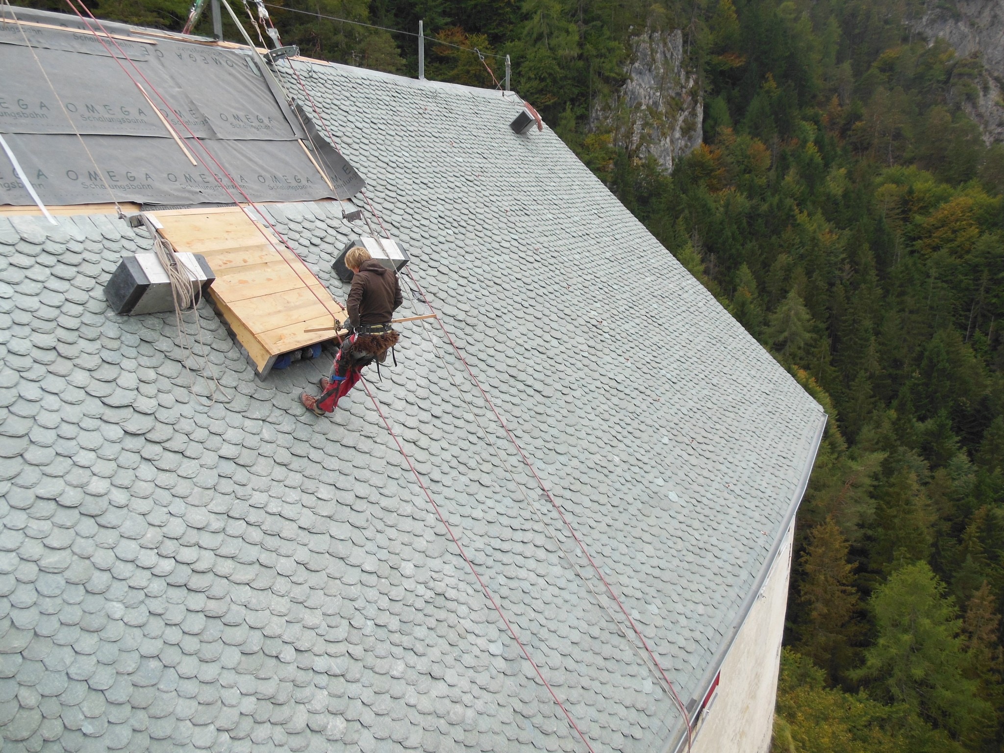 Kleine Gauben sorgen für Lüftung und sind ein Muss! Hier zu sehen auf Schloss Stein.