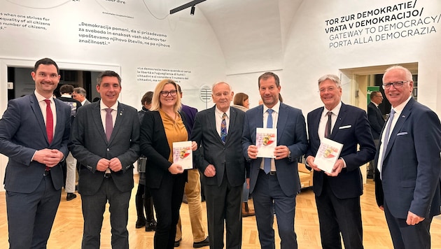 Vertreter der Politik ließen sich die Präsentation des neuen Kärntner Jahrbuchs nicht entgehen – ...