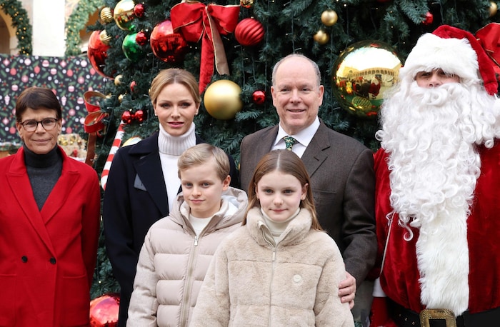 Frühzeitige Bescherung in Monaco: Jacques und Gabriella begeistern als kleine Weihnachtshelfer. ...