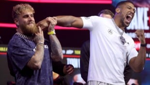 Jake Paul (li.) und Anthony Joshua