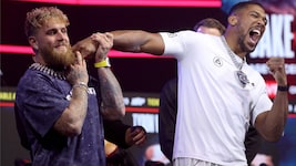 Jake Paul (li.) und Anthony Joshua