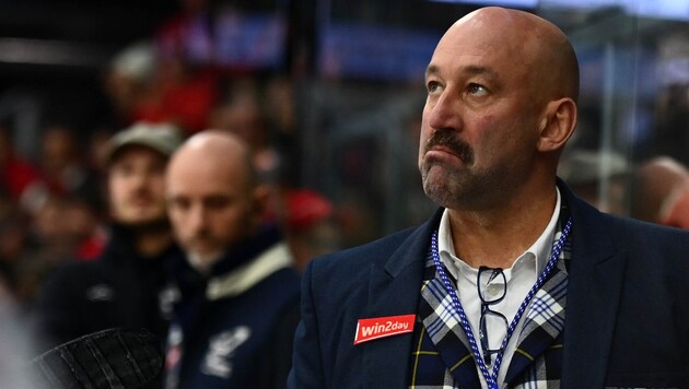 VSV-Sportchef Herbie Hohenberger hat derzeit wenig zu lachen.