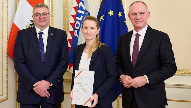 Von links: Staatsschutz-Staatssekretär Jörg Leichtfried (SPÖ), DSN-Direktorin Sylvia Mayer und ...