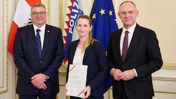 Von links: Staatsschutz-Staatssekretär Jörg Leichtfried (SPÖ), DSN-Direktorin Sylvia Mayer und ...