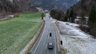 Im Lawinenfall schalten die Ampeln auf der Pinzgauer Straße auf rot. 